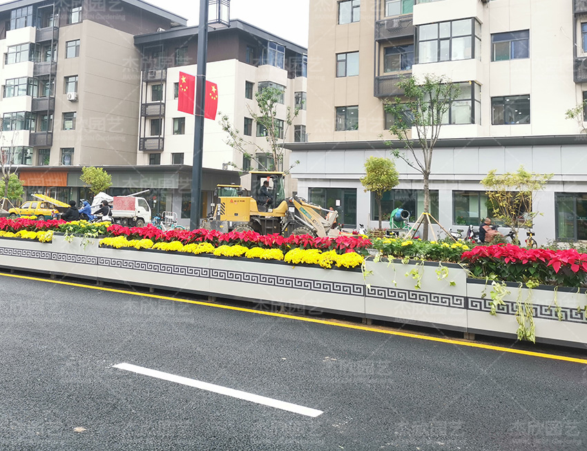 杰欣園藝道路景觀花箱亮相太原解放路